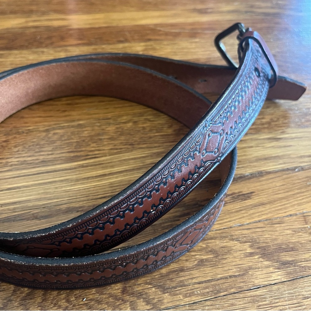 Men’s tooled leather belt 44 embossed western classic